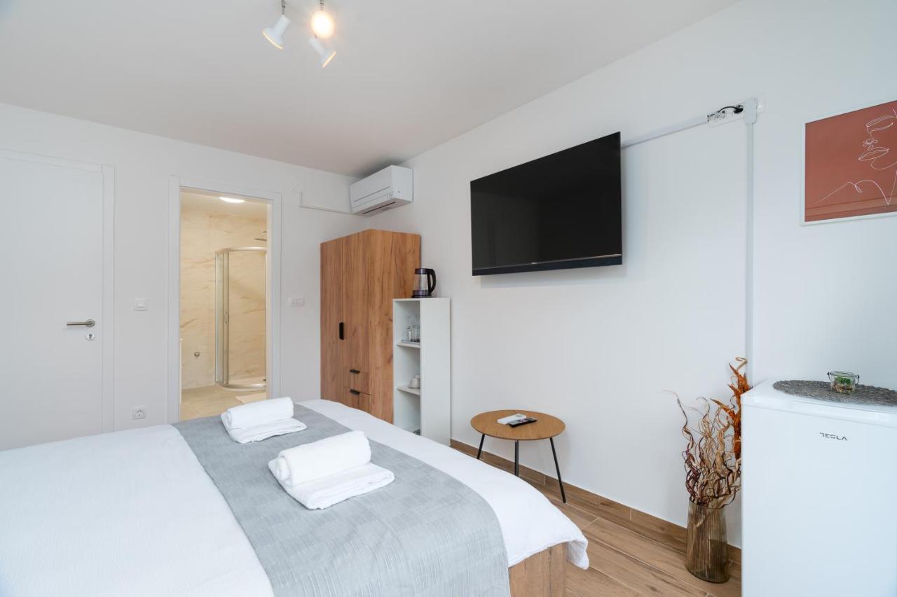 Number One Apartments Vir Εξωτερικό φωτογραφία