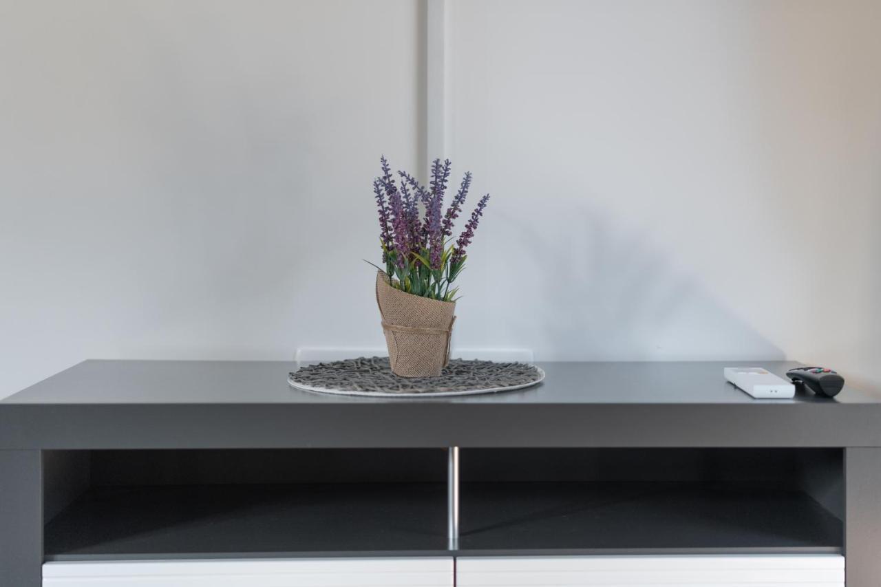 Number One Apartments Vir Εξωτερικό φωτογραφία