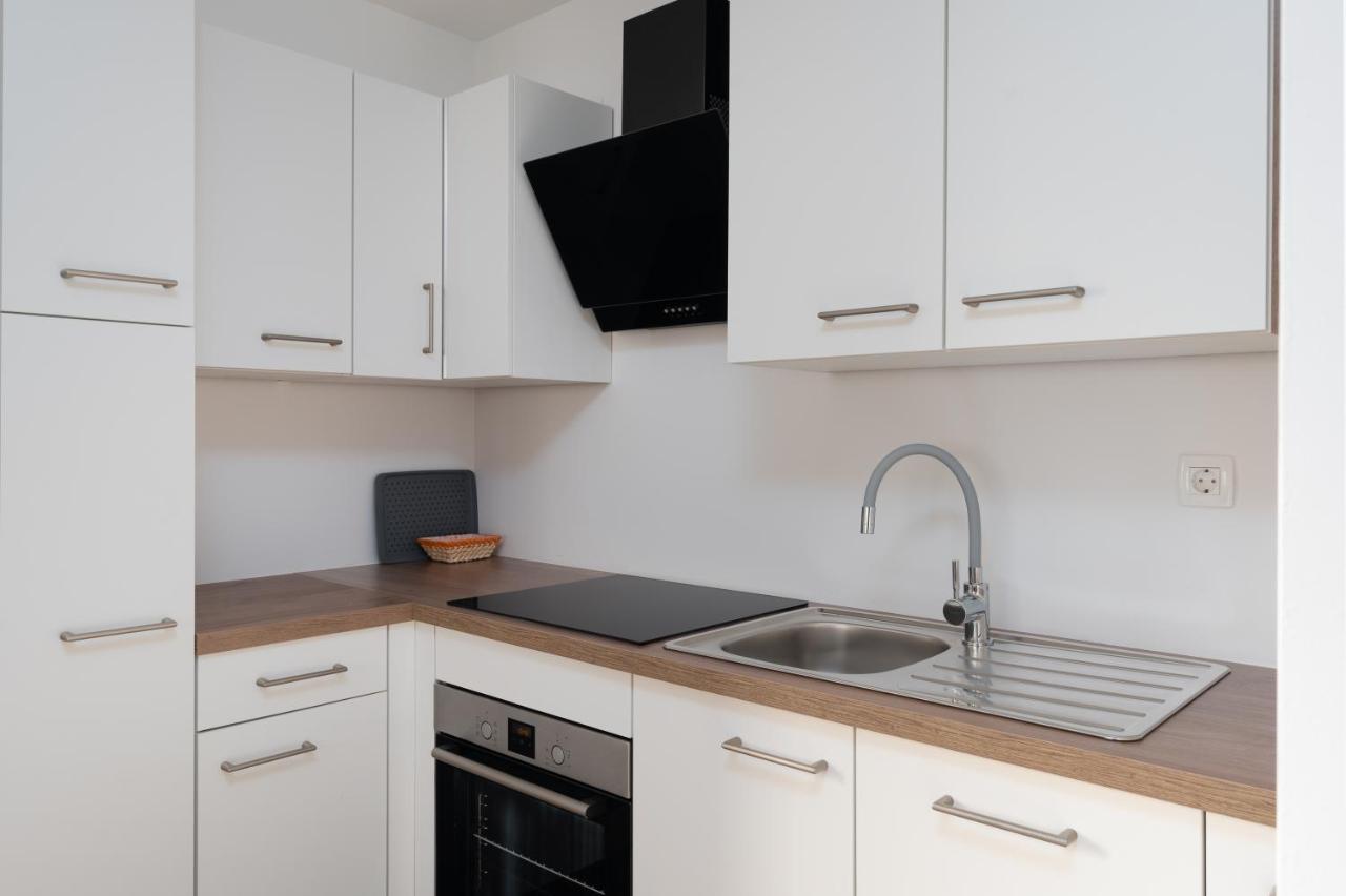 Number One Apartments Vir Εξωτερικό φωτογραφία