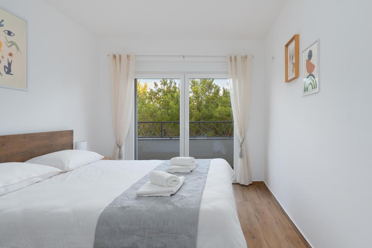 Number One Apartments Vir Εξωτερικό φωτογραφία