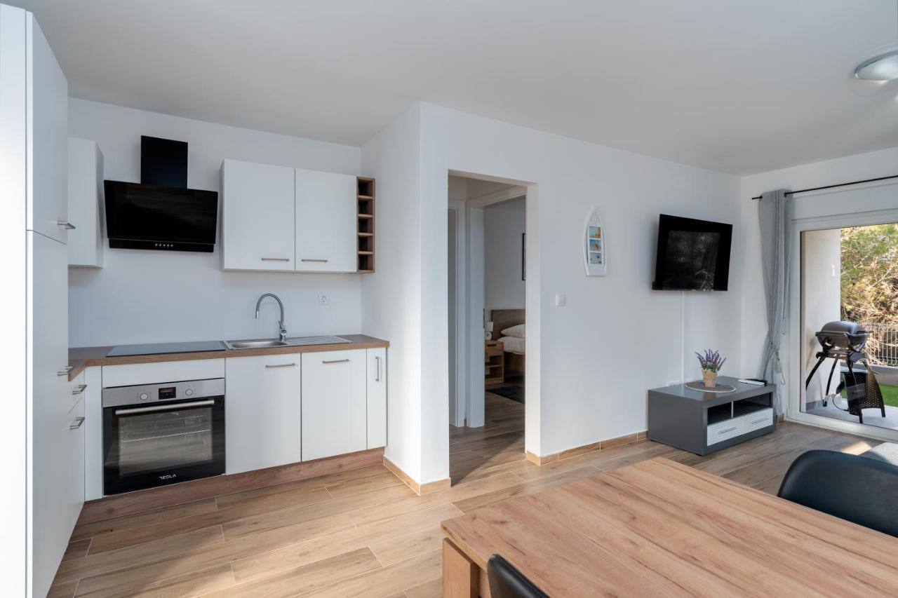 Number One Apartments Vir Εξωτερικό φωτογραφία