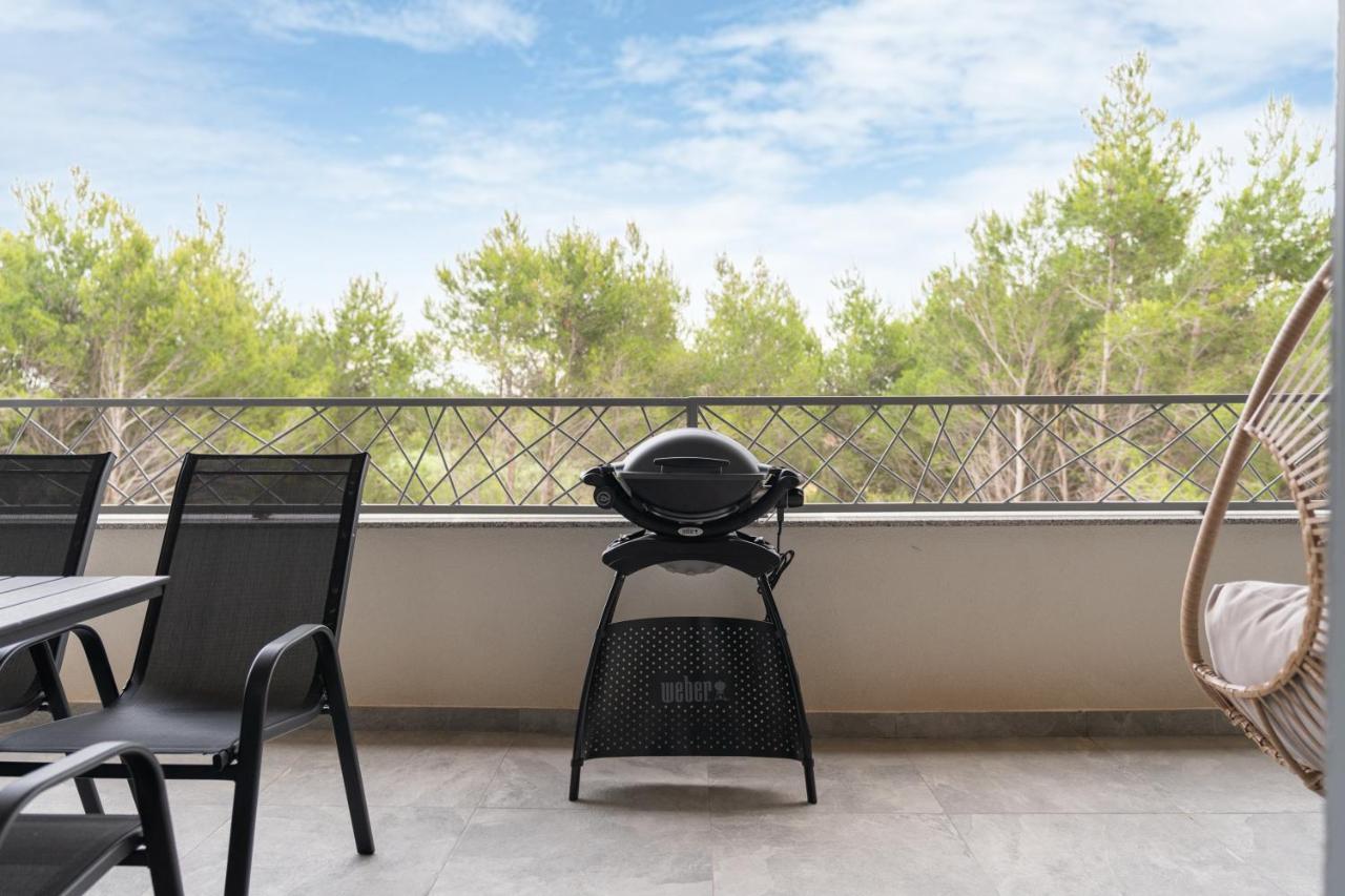 Number One Apartments Vir Εξωτερικό φωτογραφία
