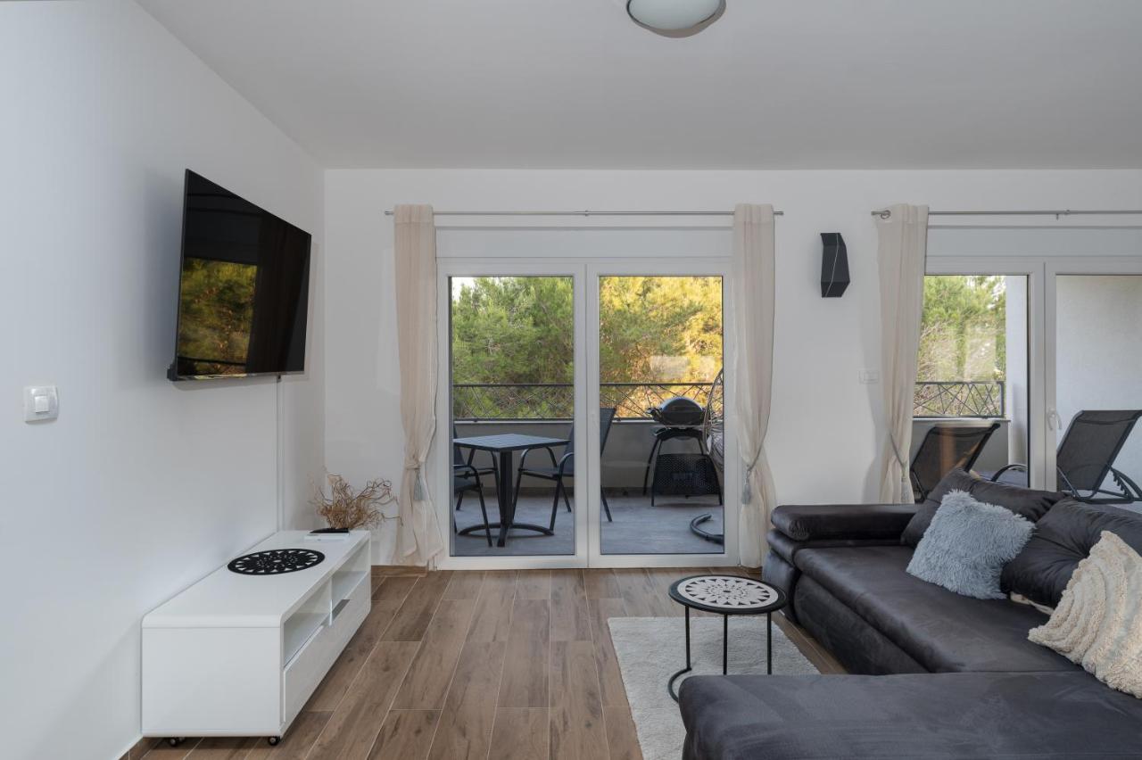 Number One Apartments Vir Εξωτερικό φωτογραφία