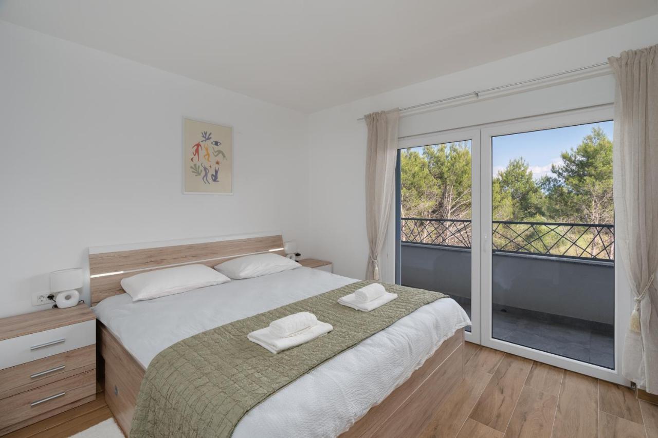 Number One Apartments Vir Εξωτερικό φωτογραφία