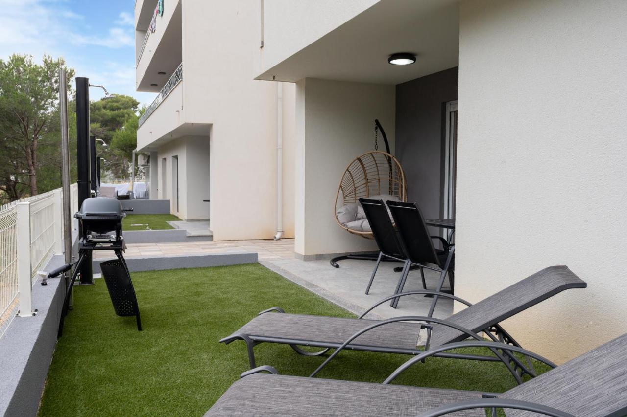 Number One Apartments Vir Εξωτερικό φωτογραφία
