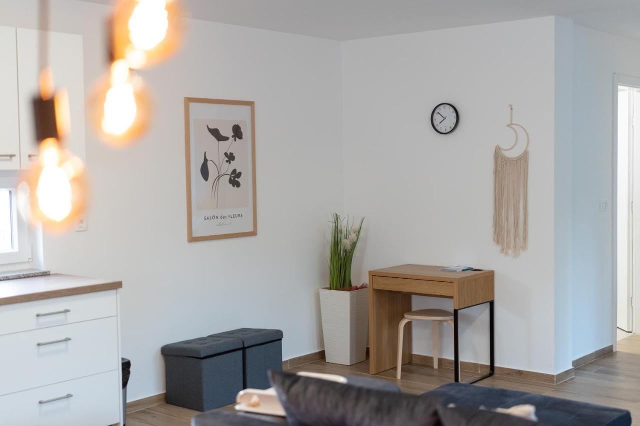 Number One Apartments Vir Εξωτερικό φωτογραφία