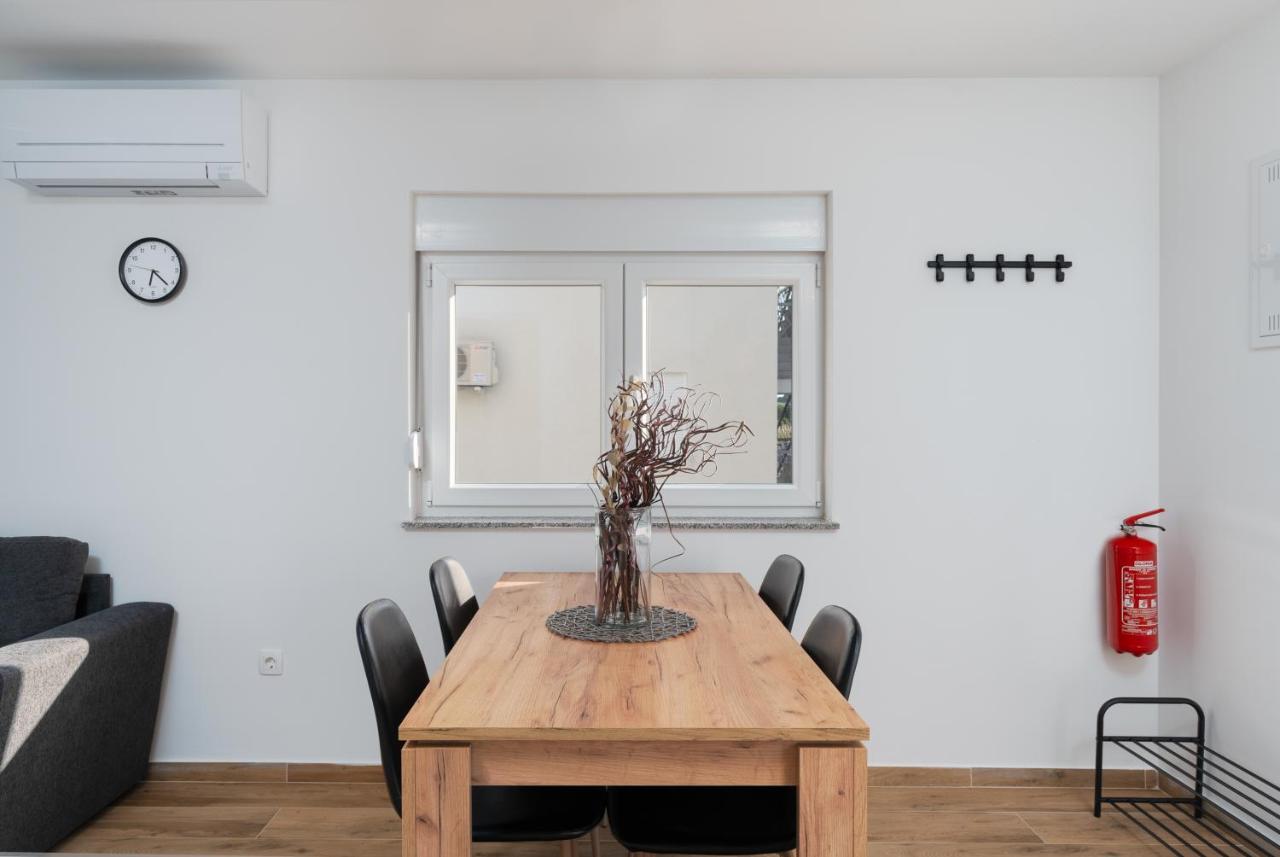 Number One Apartments Vir Εξωτερικό φωτογραφία