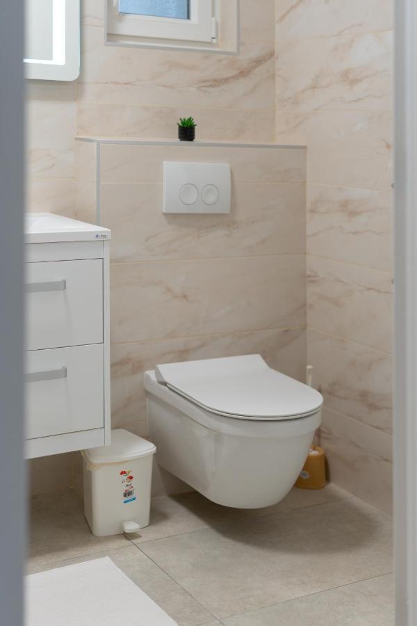 Number One Apartments Vir Εξωτερικό φωτογραφία