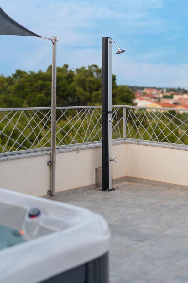 Number One Apartments Vir Εξωτερικό φωτογραφία